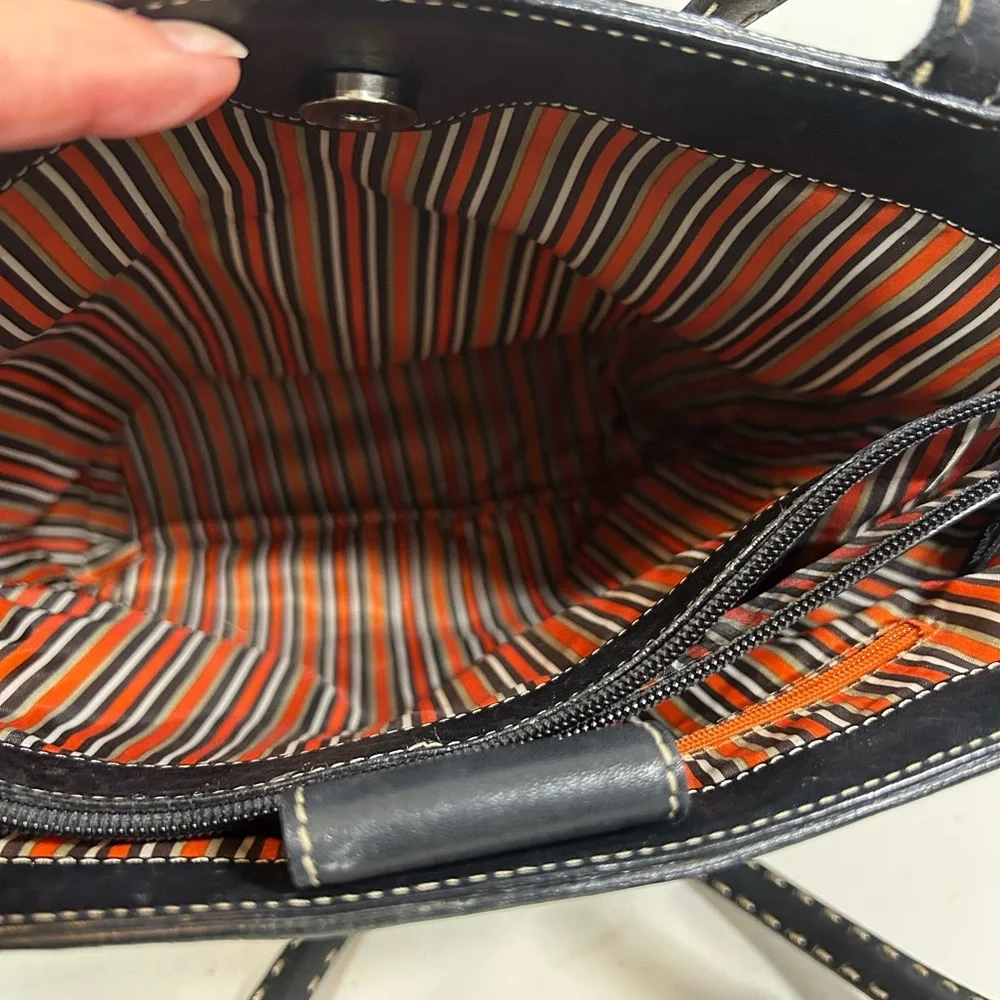 Maxx New York shoulder bag red interior